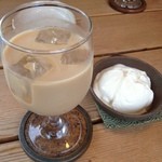 歩人 - カフェラテとヨーグルト