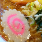 一合舎 - 鳴門巻です！とくとご覧くださいませ！いまやラーメンの具における「絶滅危惧種」的な存在となりました鳴門巻です！みなさん、ご存知ですよね。鳴門巻の外辺にあるヒダヒダと言いますか凸凹(デコボコ)は16個です