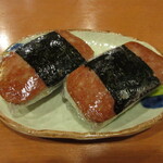 沖縄料理　ゆいまーる - ポーク玉子おにぎり (１つは油みそ入り)