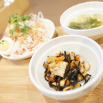 Hirushokudou Hiruoka - サラダ、スープ、小鉢