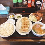 八福食堂 - 餃子定食