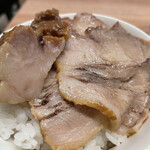 麺処 ほん田 - 半ライスとチャーシュー