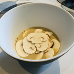 ラルジャン - 静岡県産マッシュルームの3段活用　発酵マッシュルーム　フレッシュとソテー　マッシュルームスープ　ポーチドエッグ