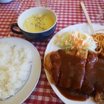 洋食屋チャーリー - ビフカツ 1100円 コーンクリームスープ 100円