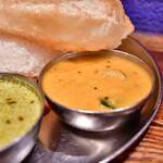 ダバ インディア - 【三色カレー＠税込1,100円】青バナナと豆のカレー：マイルド担当は、クリーミー。