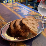 トラットリア プルチネッラ - 自家製のパン