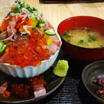 Erakokyuu - 海鮮バラちらし丼 980円