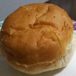有限会社 ビーアンドエヌ - 全粒粉入り塩ロールパン