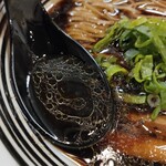 極麺 青二犀 - 漆黒のスープ