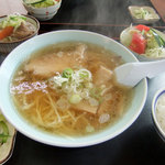 岳乃屋 - 手打ちラーメン(醤油)\580-　　(もつ煮セット\800-)