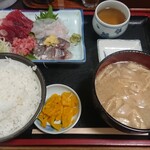 大松 - かつお・ヒラメ・あじ・ねぎとろの定食¥900-