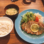 レストラン マカロニキッチン - ポークステーキレモンバターソース♪