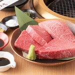 肉処 千里庵 - 数量限定で提供される「佐賀牛極上厚切り」は本物を知る舌の肥えたゲストにもオススメ。一頭買いだからこそ提供できる希少部位の数々。至高の部位を贅沢に厚切りで堪能。本日の提供部位はスタッフまでお声掛けを。