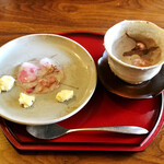 隠れ家たまり - 桜茶と桜ゼリー@桜ゼリーにはバニラアイスが添えられています