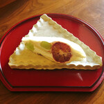 隠れ家たまり - フルーツサンド@ブラッドオレンジ・キウイ・ぶどうが水切りヨーグルトにサンドされています