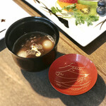 Tochu Cafe - ぜんざい＠優しい甘さ。ふっくらと煮た小豆、白玉。金箔が雅