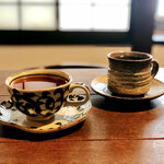 Tochu Cafe - 紅茶、コーヒー。器も雰囲気があります