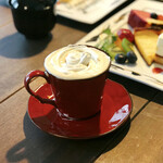 Tochu Cafe - コーヒーに生クリームトッピングができて嬉しい