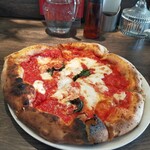 Pizzeria La Gita - マルゲリータ…1200円 サラダ付き
