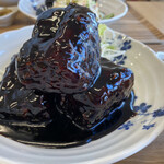 内湾の麺食堂 いちりん - 酢豚のアップです。黒いものはコールタールではありません。黒酢餡です。