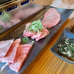 近江牛肥育牧場直営 ホルモン焼肉 犇 カメチク - 近江牛三種盛り