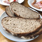 パン屋 塩見 - ライ麦入りカンパーニュ