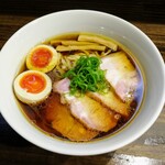 櫻井中華そば店 - 特製醤油1070円税込。