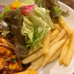 博多ビストロタケノヤ - 付合せのポテト＆サラダ