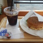 Hurry's Best Coffee - ヤンニョムチキンのパニーニとアイスコーヒー(450円＋300円からセットで100円引きの650円)