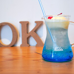 オーケーコーヒーサガロースタリー - ドリンク写真:夏秋アイスのクリームソーダ（ブルーハワイ）