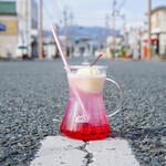 オーケーコーヒーサガロースタリー - 夏秋アイスのクリームソーダ（イチゴ）