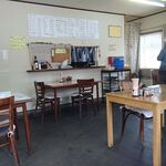 쇼오조오 식당 우에마치점 - 매장 내에서는 사회적 거리두기를 실천하고 있으며, 모든 테이블은 2인용으로 구성되어 있고 아크릴판이 완비되어 있습니다.