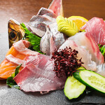 Assorted sashimi (3 types, 5 types)