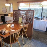 浅草むぎとろ 本店 - ランチバイキング店内の様子。