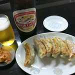 中華良美 - 瓶ビール、餃子