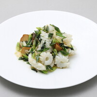 アオリイカと九条葱、香菜の青山椒炒め