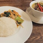 タイ料理 スワンナプームタイ - 