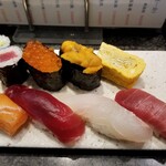 みなと寿司 - 右側。