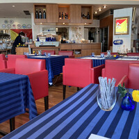 ラ･スコリエーラ - 明るい店内。