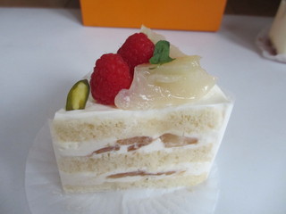 Ryumie Ru - 桃のショートケーキ