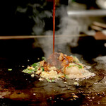 Harajuku Okonomiyaki Andoteppanyaki Yaiyai - 秘伝のタレで仕上げたホルモンは絶品