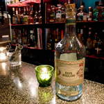 スモーレスト・バー  - 「ドス・シグロス」メキシコ独立200周年記念、15蒸留所の原酒をブレンド。テキーラとしては極めて珍しい