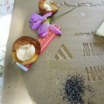 オーベルジュ・オー・ミラドー - 椿の実とイカスミとお砂糖で作った灰