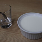 四川野郎 - 杏仁豆腐(200円)