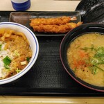 Katsuya - カツ丼には漬物を、豚汁には七味をかけて　（＠⌒～⌒＠）