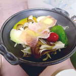 中房温泉 - 温かい一品は、豚肉と野菜の陶板焼き