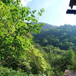 中房温泉 - 露天風呂（白滝の湯）から見えるのと同じ景色。すがすがしい、心が洗われる