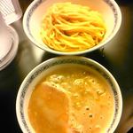 艶やかな麺と旨さ凝縮のスープ！