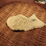 ナニワヤ・カフェ - 鯛焼きがザルに乗ってると活きが良さそうに見えるな。