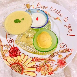 お皿にデコレーションした、デザートプレート♪